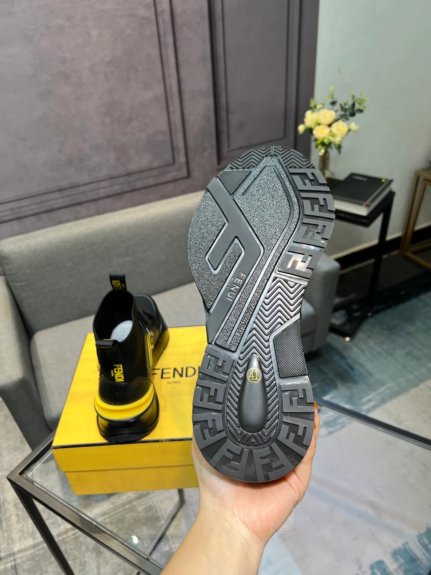 Men's shoes 💰580 FENDI men's fashion casual shoes 👟Hot sale🔥Official website 1:1 replica ⬆️Original quality - Original leather - Original breathable mesh lining Original outsole 1:1 replica, code number 38-44 (45-46 customized)